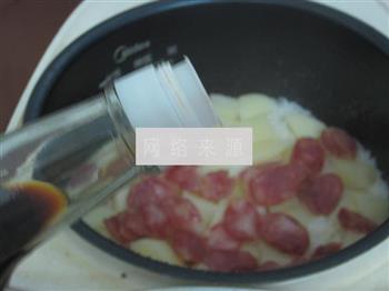土豆腊肠焖饭的做法图解7