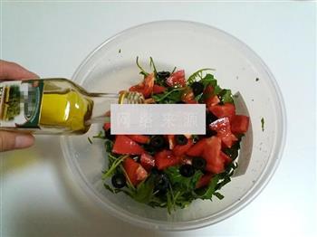 马苏里拉蔬菜沙拉的做法图解3
