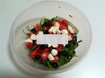马苏里拉蔬菜沙拉的做法步骤6