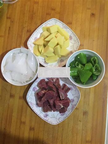 家常土豆牛肉炖粉皮的做法步骤1