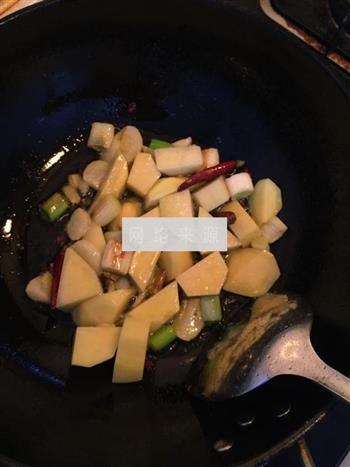 家常土豆牛肉炖粉皮的做法步骤4