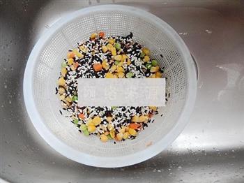 杂蔬黑米烧麦的做法图解2