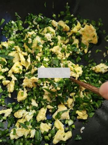 韭菜鸡蛋锅贴的做法步骤8