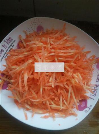 胡萝卜炒粉皮的做法步骤1