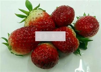 香甜草莓酱的做法步骤1