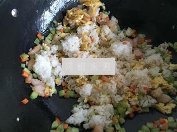 虾仁炒饭的做法步骤8