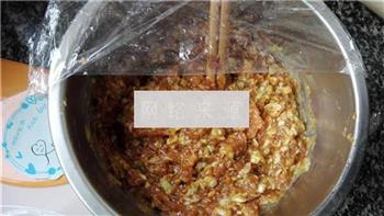 卷心菜虾米鲜内包子的做法步骤2