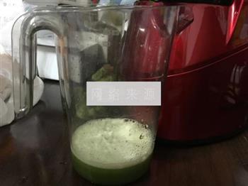 西芹黄瓜苹果汁的做法图解8