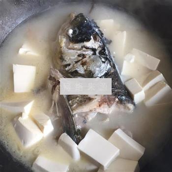 鱼头炖豆腐的做法图解9