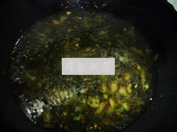 酸菜泥鳅煲的做法步骤7