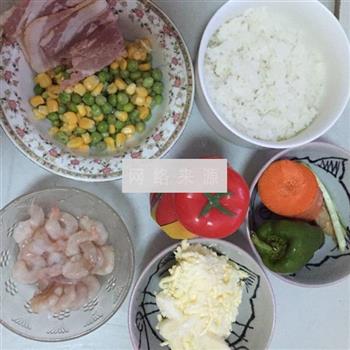 培根虾仁芝士焗饭的做法步骤1