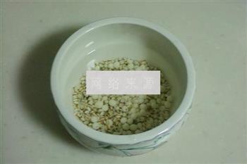 薏米芡实山药粥的做法图解1