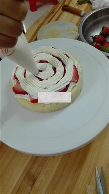 草莓蛋糕的做法步骤4