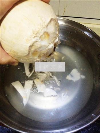椰子鸡火锅的做法步骤2