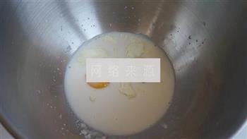 蛋黄果干花型面包的做法步骤2