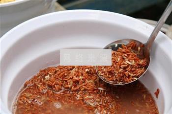 锌硒红米粥的做法图解1