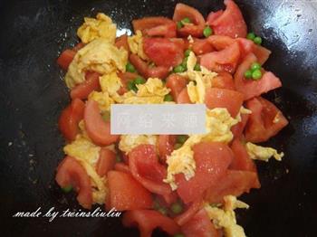 西红柿豌豆炒鸡蛋的做法步骤7