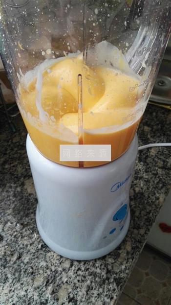 芒果奶昔的做法步骤3