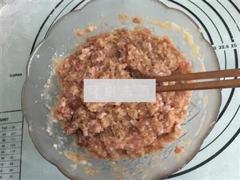酸菜猪肉煎饺的做法步骤5