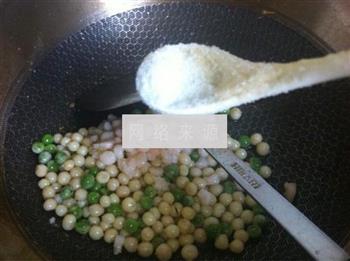 河虾仁炒鸡头米的做法步骤10