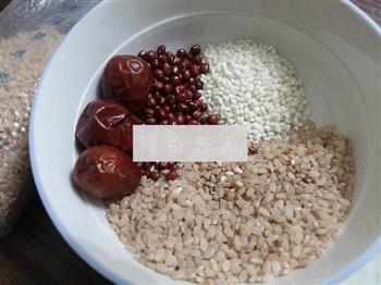 补血健脾粳米粥的做法图解1
