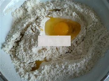 核桃葡萄干面包的做法步骤2