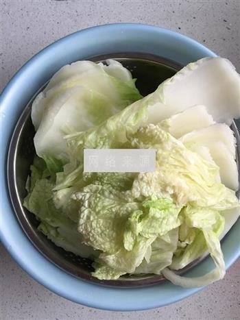 白菜猪肉水饺的做法步骤2