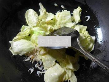 圆白菜玉米面疙瘩的做法步骤3