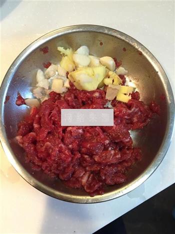 凉瓜炒牛肉的做法步骤1