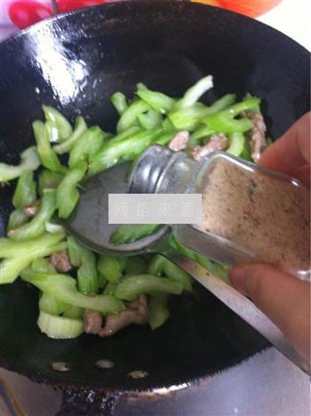 西芹炒肉片的做法步骤9
