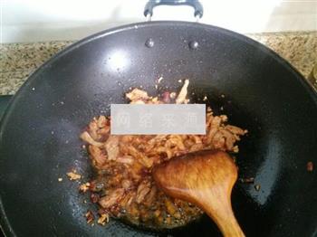 芹菜炒肉的做法步骤5