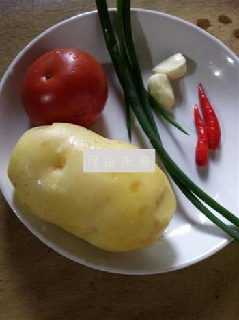 西红柿酸辣土豆片的做法图解1