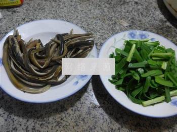 韭菜炒鳝丝的做法步骤1