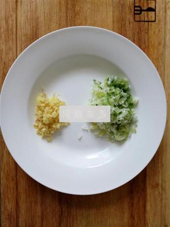 白菜牛肉水饺的做法步骤2
