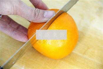 鲜榨蜜梨香橙汁的做法步骤4