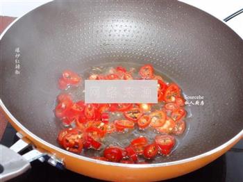 红辣椒炒黑木耳的做法图解3