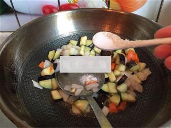 茄子腊肠糙米焖饭的做法步骤7