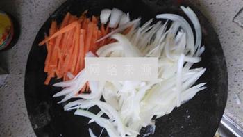 胡萝卜炒洋葱的做法步骤1