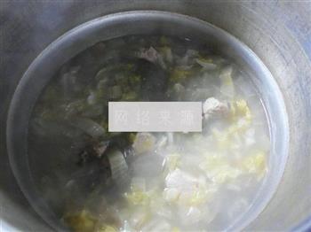 酸菜粉条煮龙骨的做法步骤10