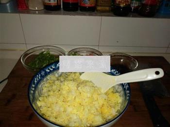 家常炒米饭的做法步骤4
