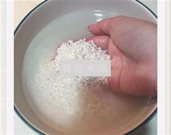 椰浆芒果糯米饭的做法步骤1