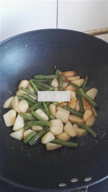 土豆炖豆角的做法图解4