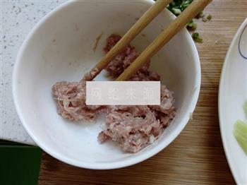 莴笋炒肉的做法步骤2