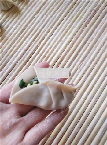 脆底韭菜煎饺的做法步骤7