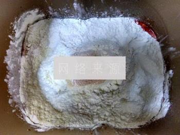 柏翠云食谱红曲葡萄干面包的做法步骤4