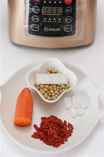 胡萝卜枸杞豆浆的做法图解1