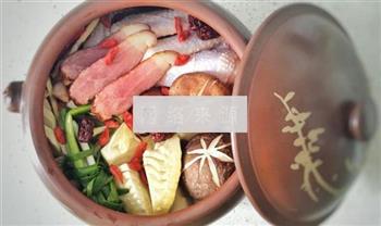 春笋腊肉汽锅鸡的做法步骤2