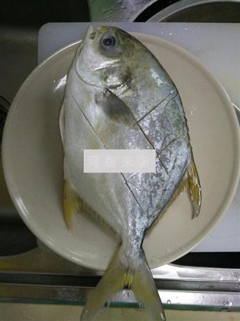 清蒸金鲳鱼的做法步骤1