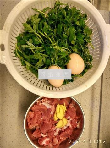 鲜艾叶鸡蛋瘦肉汤的做法步骤1