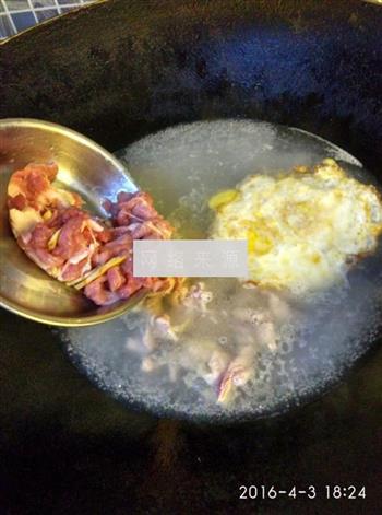 鲜艾叶鸡蛋瘦肉汤的做法图解5